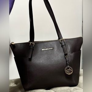 Michael Kors Large Purse Bag with zipper